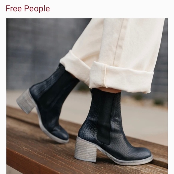Free People Essential Chelsea Leather Boots Black - Picture 2 of 7